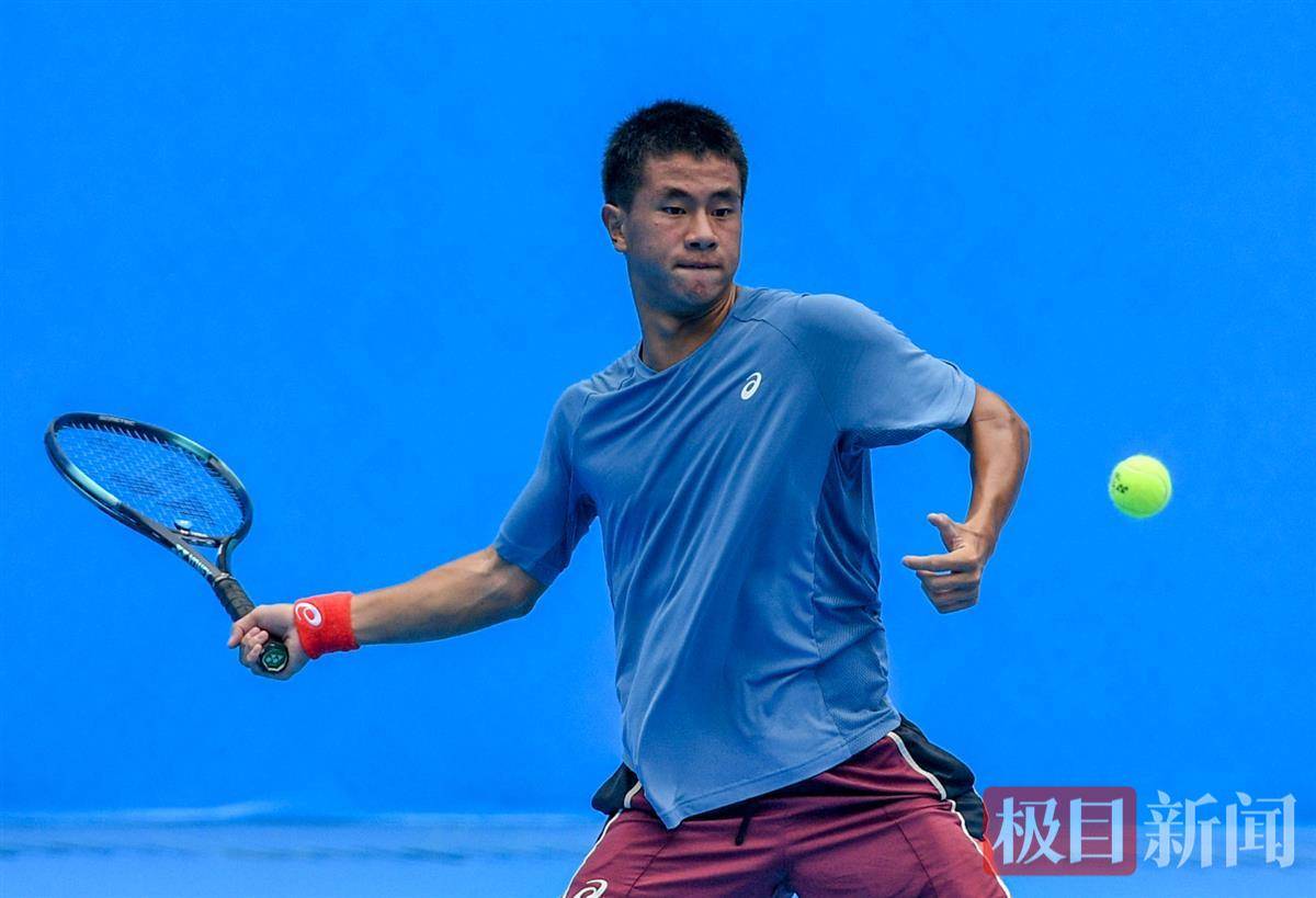 赛场上冠亚 赛场上冠亚